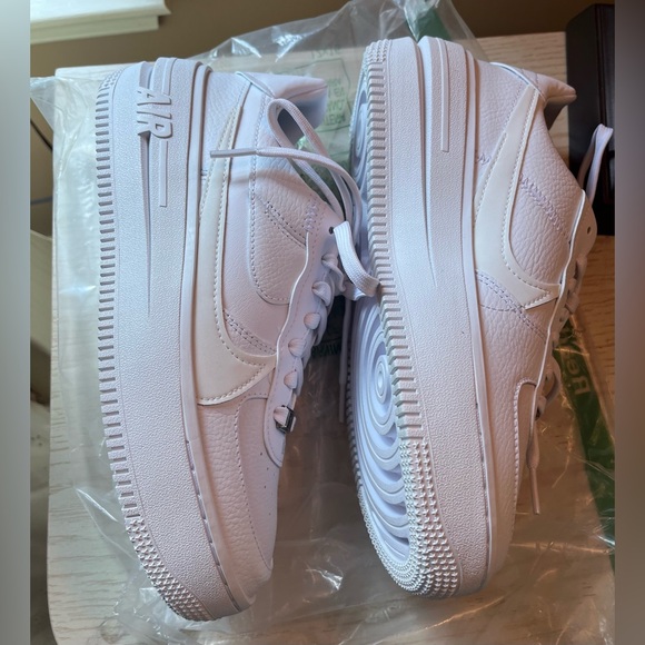 Women’s Nike Air Force 1’s Platforms. Triple White Size 8 NWOT. - Picture 3 of 8